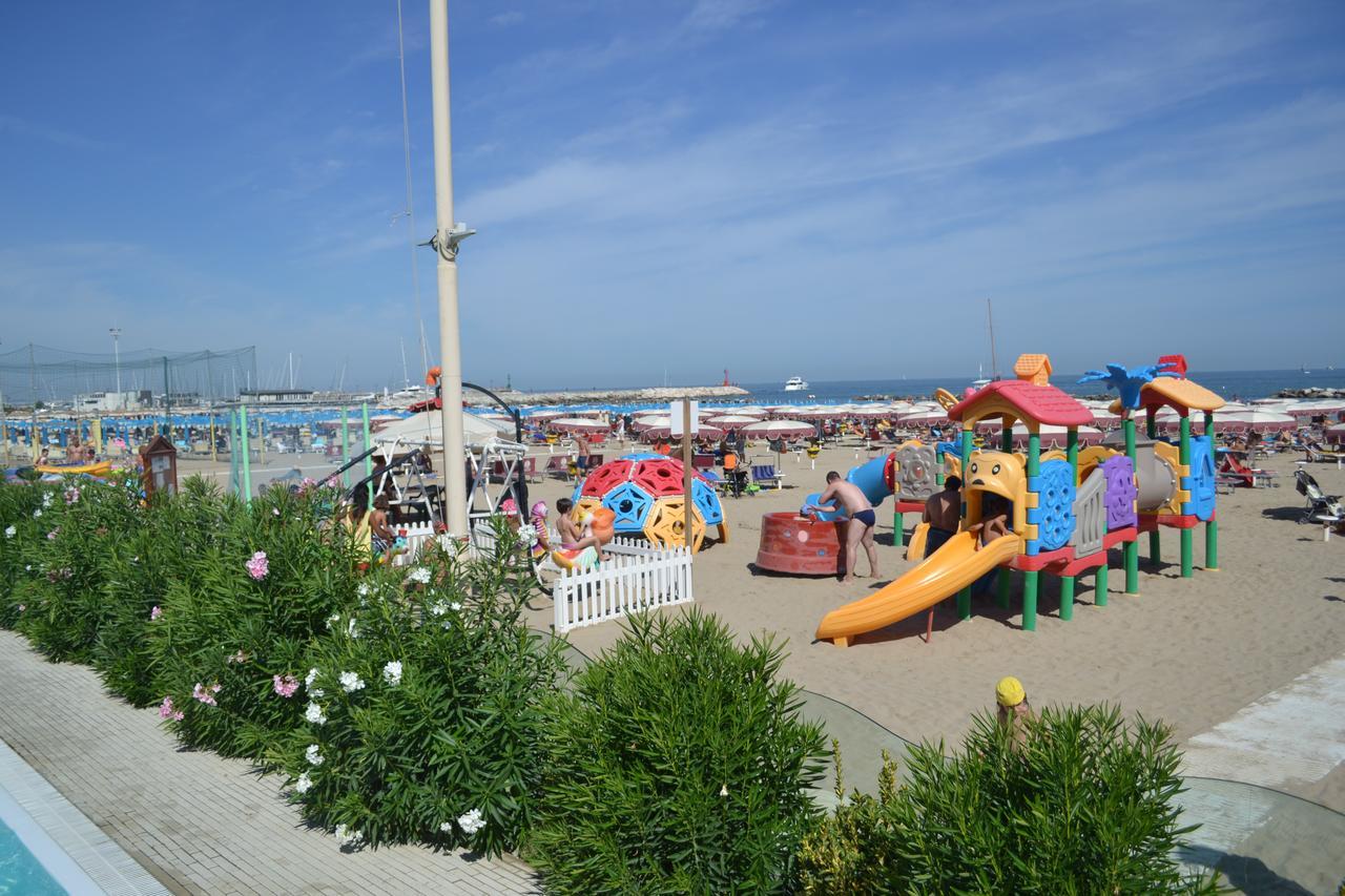 Residence Adriatico Gabicce Mare Kültér fotó